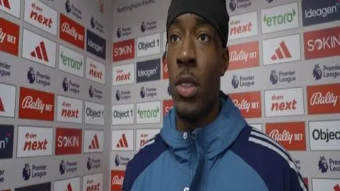 多特蒙德与拜仁慕尼黑平分秋色，凯恩比赛中受伤离场